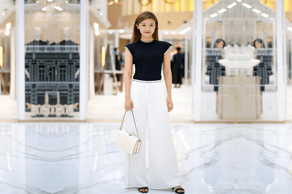 粉丝强烈要求 人气良家 女 神 返场 珠宝妹 娇羞可人随叫随到 饥 渴 风情